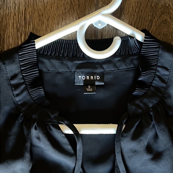 🌼FOR BUNDLE ONLY🌼Torrid Black Dobby Chiffon Pleated Blouse Tank - Picture 8 of 12